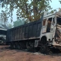 Naxalites' cowardly act came to the fore again, 4 trucks were set on fire..